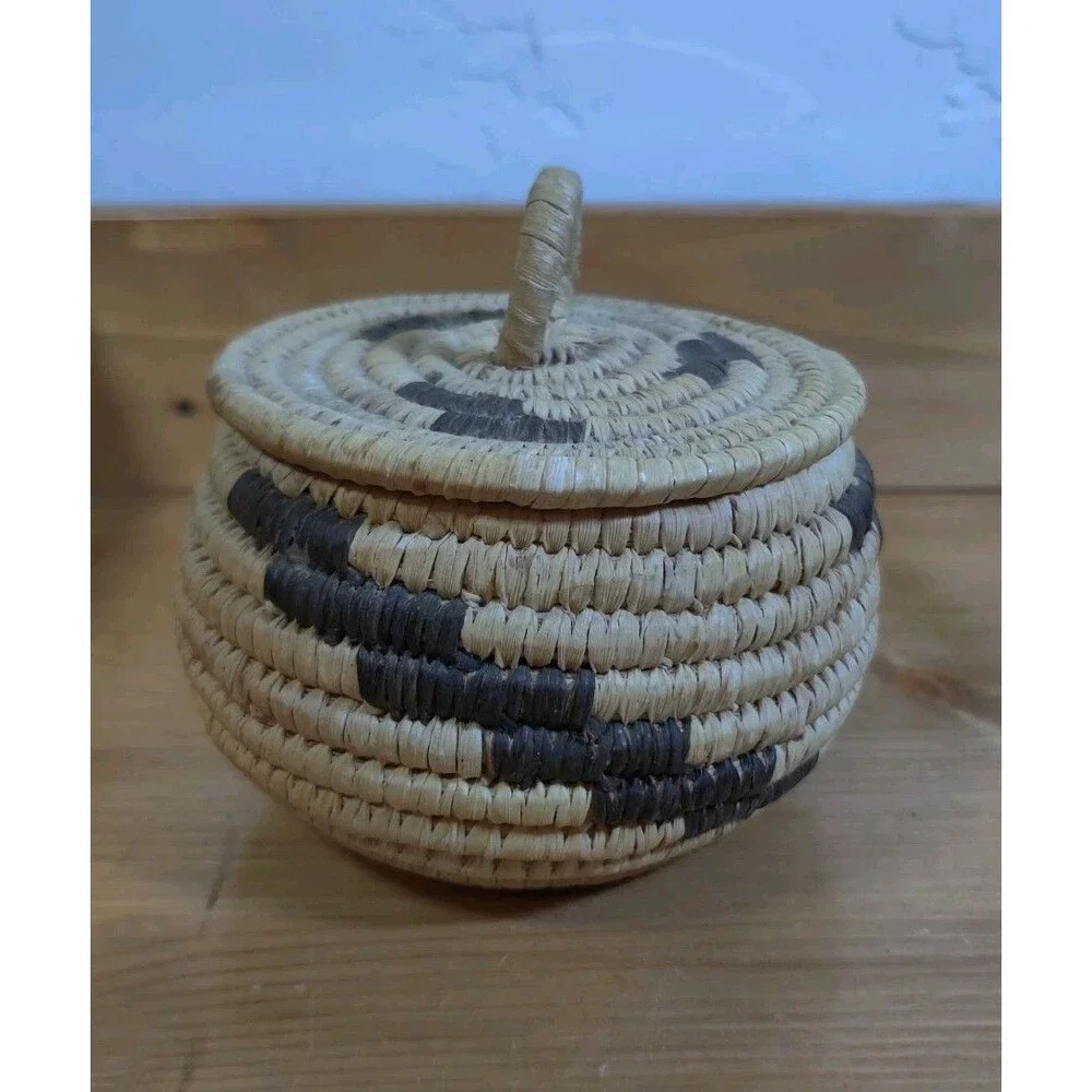 Vtg Lot Of 2 Papago Coiled Nesting Baskes with Lid Devil's claw & Yucca 4